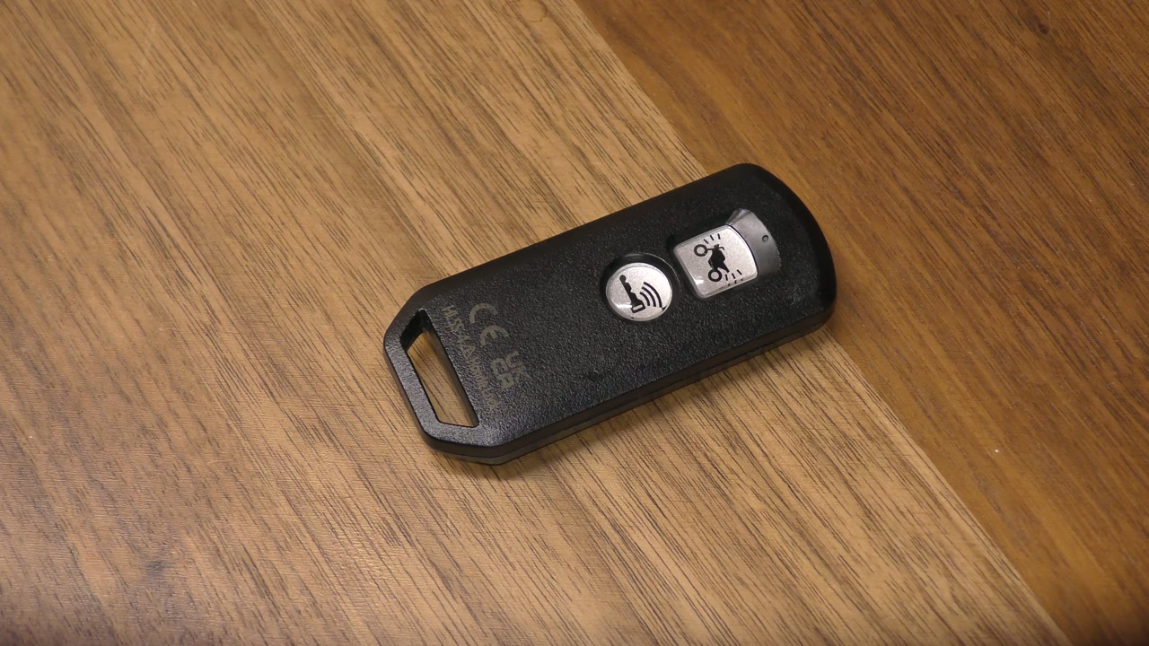 Honda Scooter ⧸ Motorcycle Key Fob Battery Replacement - EASY DIY