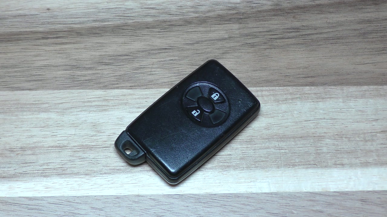 Toyota Vitz Ractis Key Fob Battery Replacement - EASY DIY CHANGE