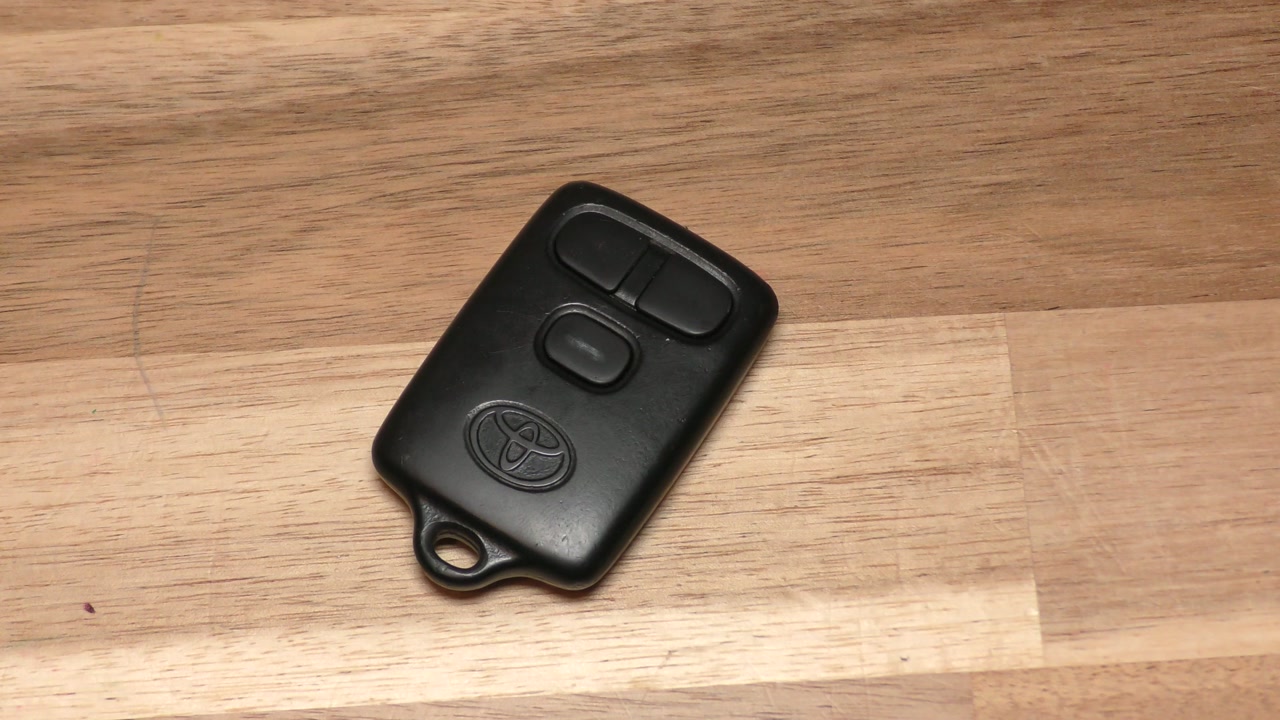 TOYOTA Camry ⧸ Avalon Key fob battery replacement - EASY DIY