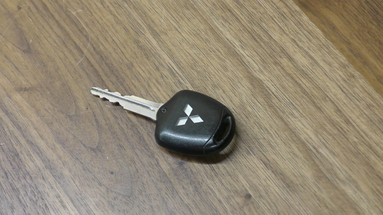 (UK) Mitsubishi L200 ⧸ Lancer ⧸ Outlander Key Fob Battery Change