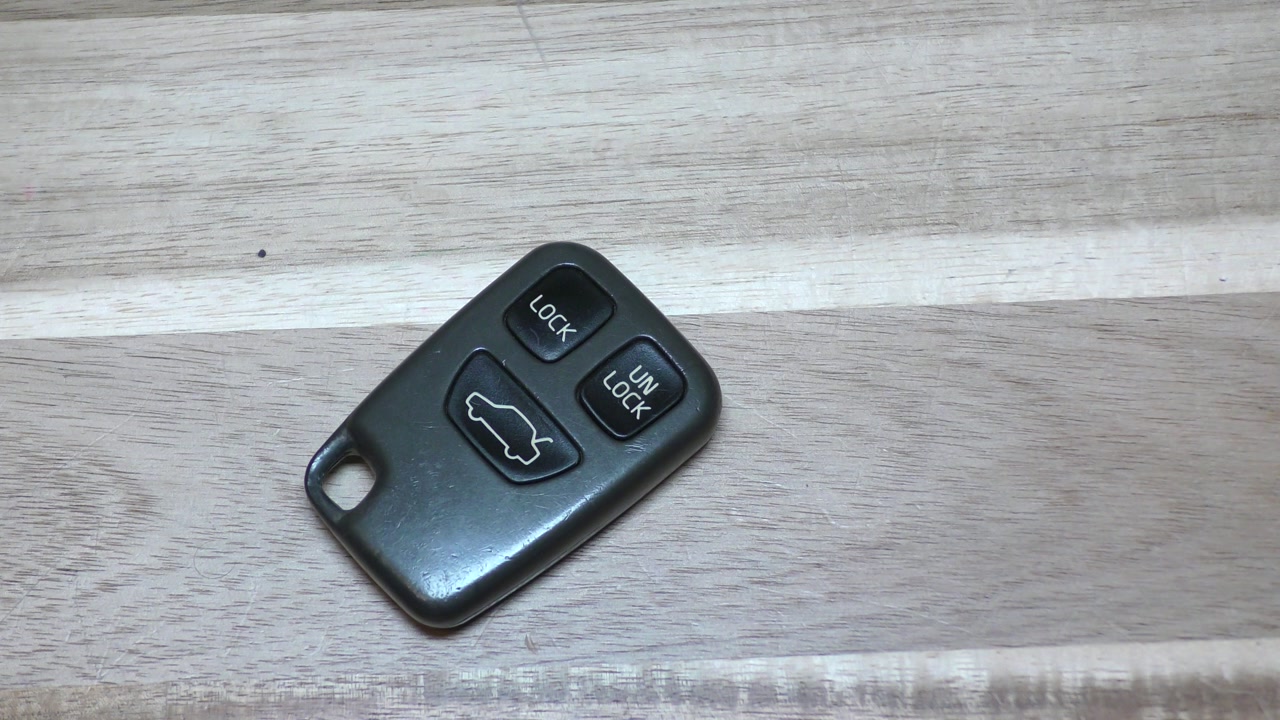 Volvo S40 S70 V40 V70 key fob battery change - EASY DIY