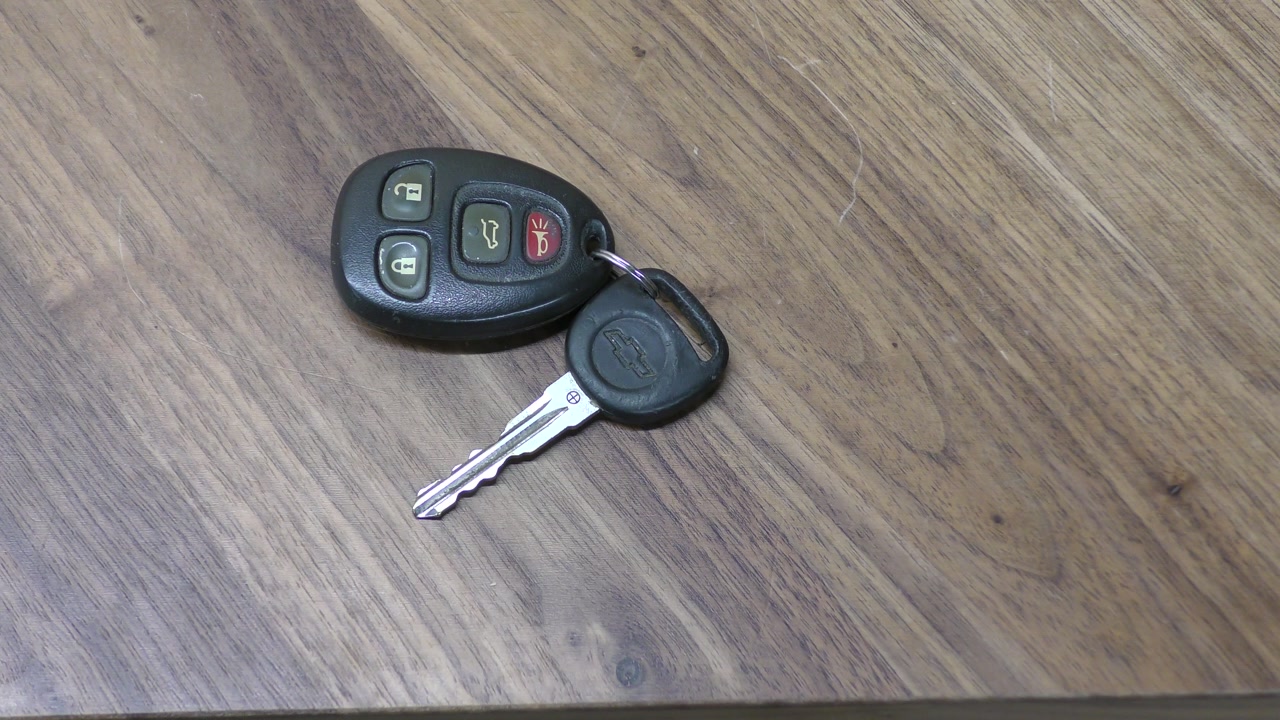 2007 - 2014 Chevy Tahoe ⧸ Suburban ⧸ Enclave Key Fob Battery Replacement