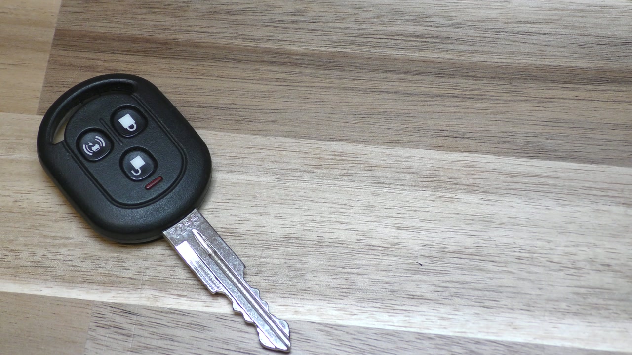 Pontiac G3 ⧸ Chevy Aveo Key Fob Battery Replacement - Easy DIY
