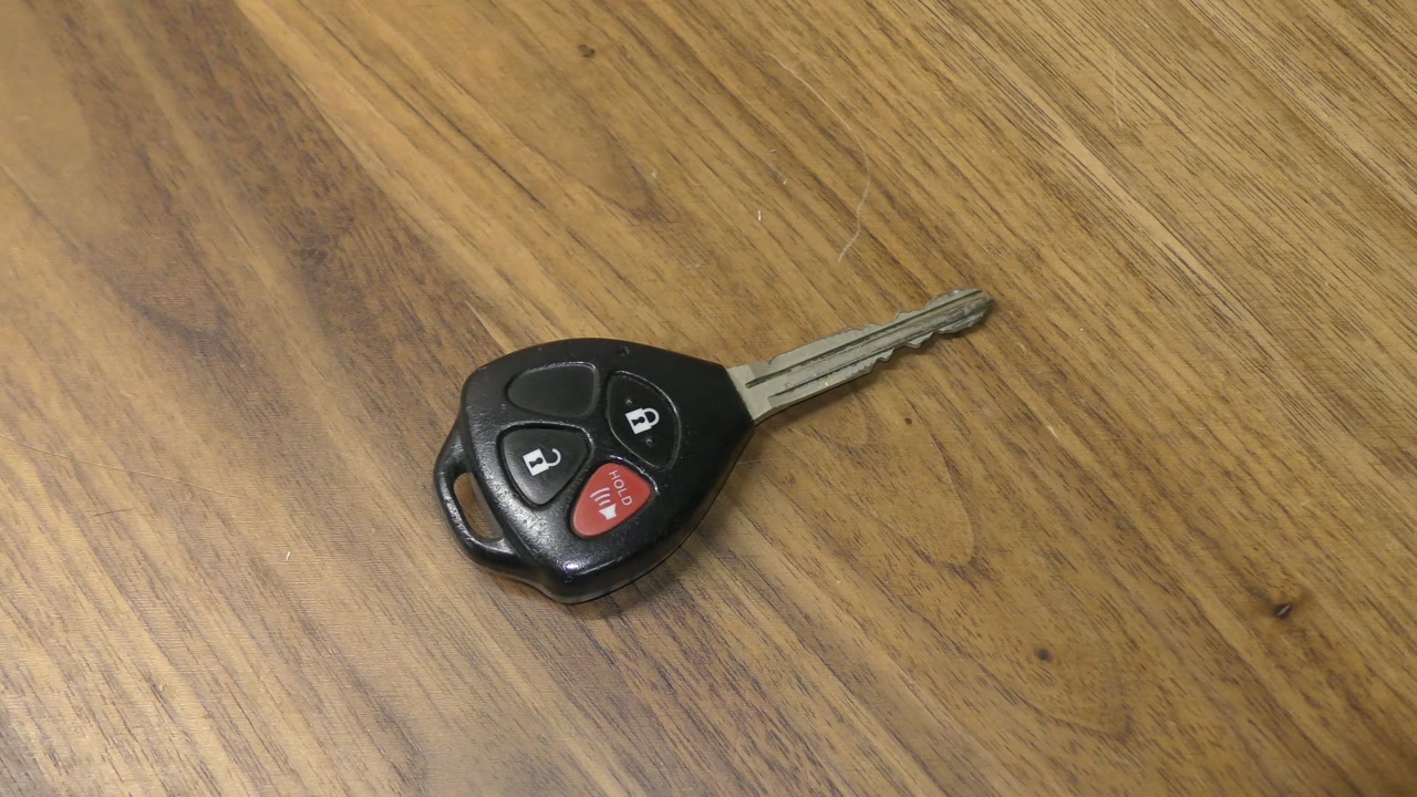 Pontiac Vibe ⧸ Toyota Matrix Key Fob Battery Replacement