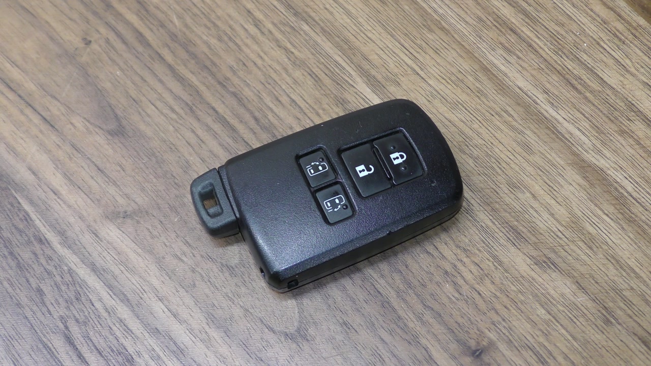 Toyota Sienta ⧸ Voxy ⧸ Esquire ⧸ Noah Key Fob Battery Replacement - DIY