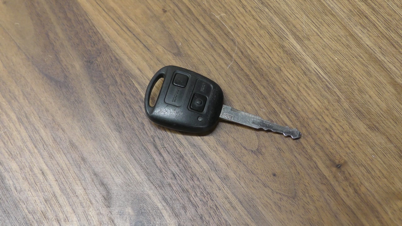 (UK) Toyota Corolla Avensis Key Fob Battery Replacement - EASY DIY