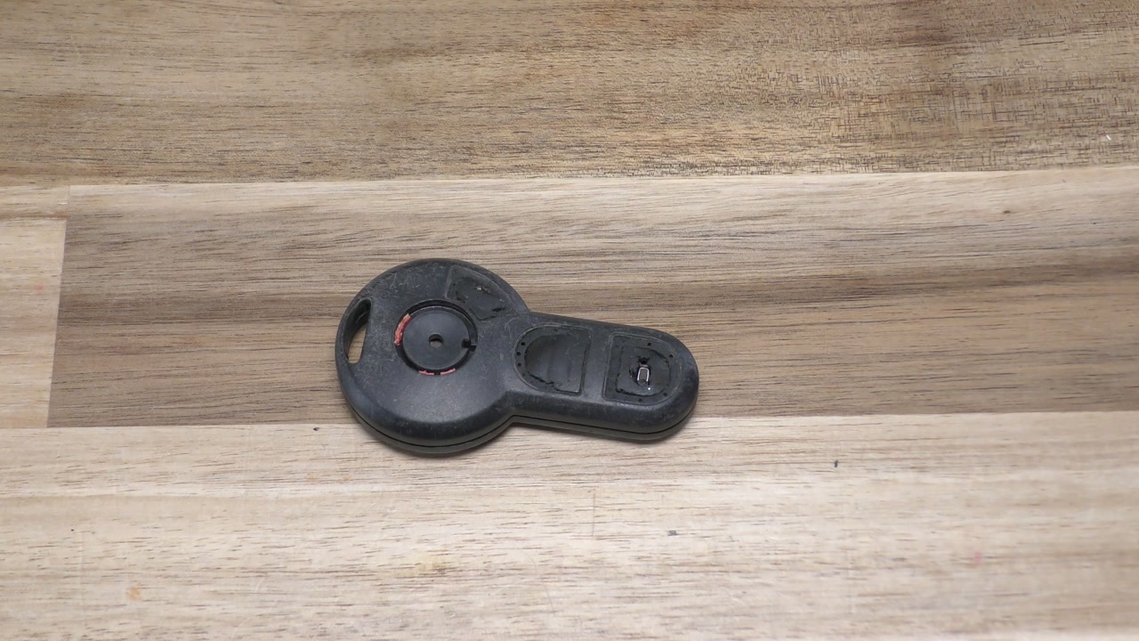 VW Golf ⧸ Cabrio ⧸ Jetta Key fob battery and case replacement - EASY DIY