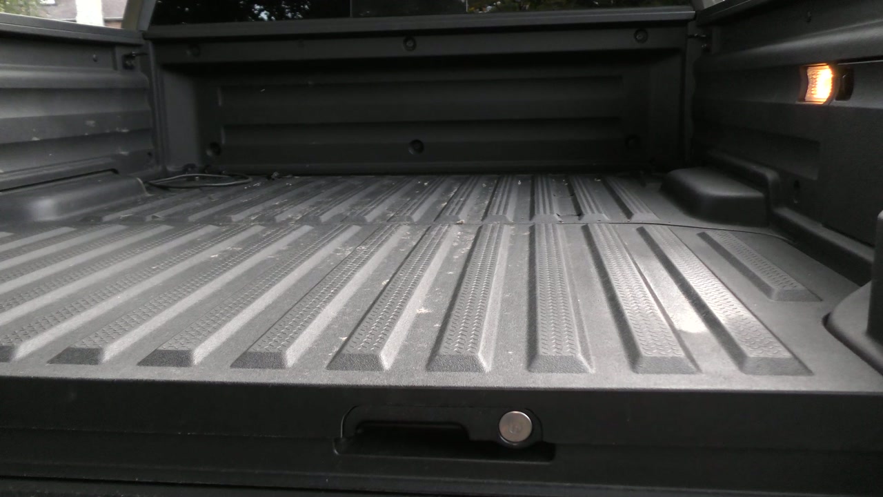 Honda Ridgeline - How to lock the trunk