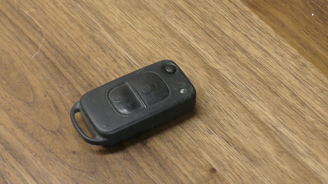 2004-2007 Dodge ⧸ Mercedes Sprinter Key Fob Battery Replacement - EASY DIY