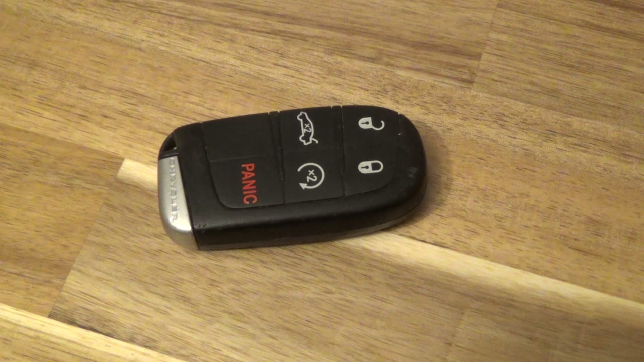 DIY - Chrysler Key Fob battery replacement - 300 ⧸ 200